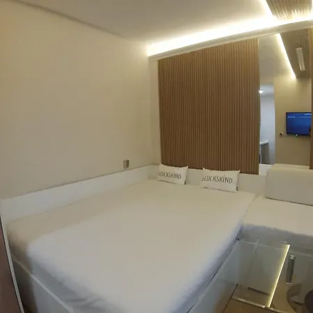 Apartament Tina Warna